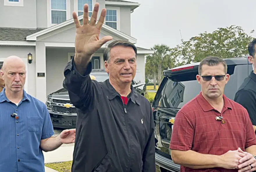 Retorno de Bolsonaro terá aviso nas redes sociais e recepção no aeroporto