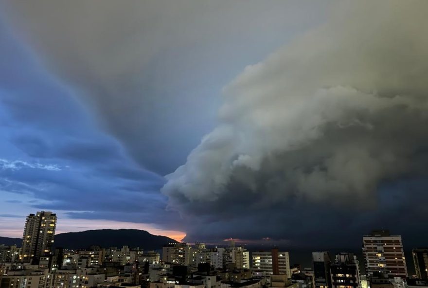 22alerta-defesa-civil-sp3A-tempestade-na-baixada-santista-ate-domingo22