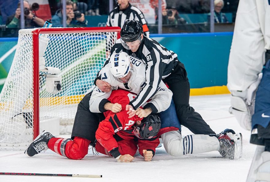 22briga-intensa-entre-franca-e-canada-no-hoquei-no-gelo-das-olimpiadas-de-inverno22