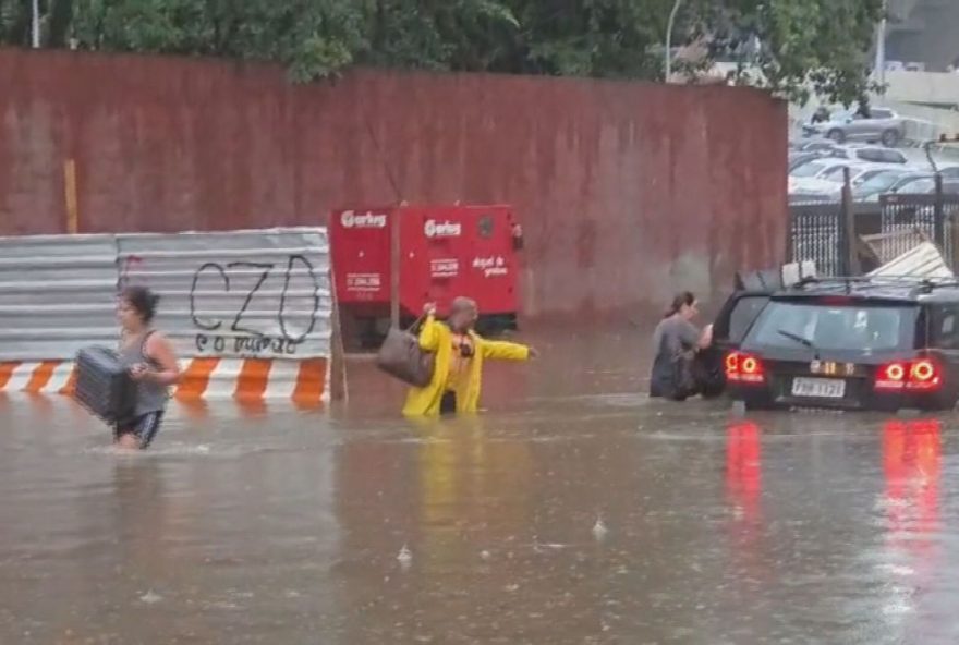 22chuvas-intensas-continuam-em-sao-paulo3A-alerta-para-alagamentos-e-transtornos22 22chuvas-intensas-continuam-em-sao-paulo3A-alerta-para-alagamentos-e-transtornos22