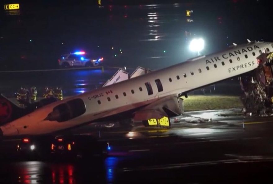 22colisao-no-aeroporto-laguardia3A-pilotos-sao-elogiados-por-evitar-tragedia22 22colisao-no-aeroporto-laguardia3A-pilotos-sao-elogiados-por-evitar-tragedia22