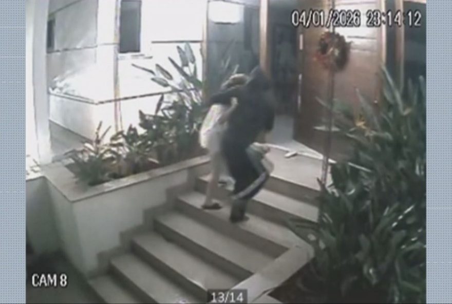 22criminosos-invadem-casa-durante-entrega-de-pizza3A-veja-video-do-roubo22 22criminosos-invadem-casa-durante-entrega-de-pizza3A-veja-video-do-roubo22