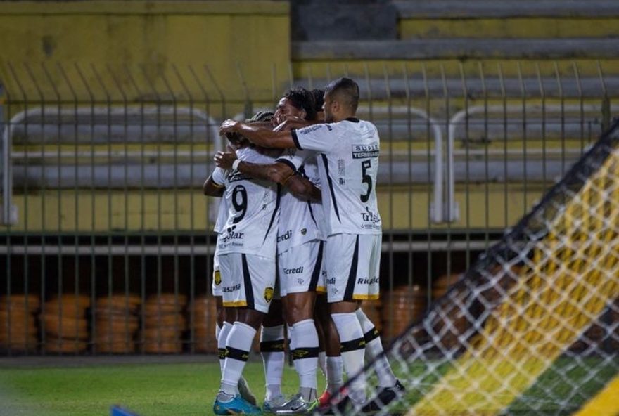 22de-enfrenta-desfalques-na-defesa-para-confronto-contra-atletico-go-na-serie-b22
