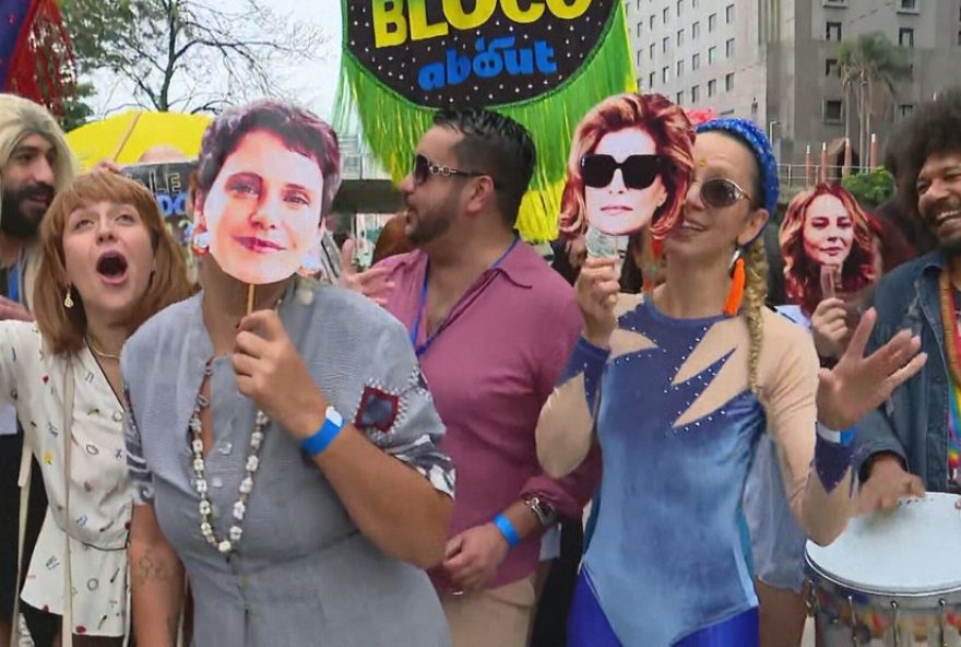 22debora-bloco3A-homenagem-a-odete-roitman-e-debora-bloch-agita-o-centro-do-rio22