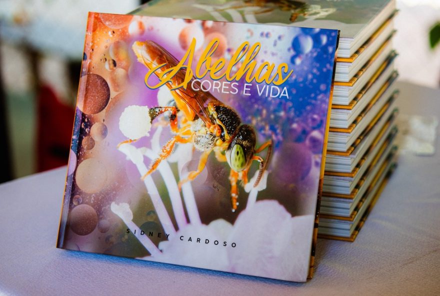 22descubra-o-mundo-das-abelhas-em-detalhes-especiais3A-livro-com-macrofotografias-reveladoras-de-sidney-cardoso22 22descubra-o-mundo-das-abelhas-em-detalhes-especiais3A-livro-com-macrofotografias-reveladoras-de-sidney-cardoso22