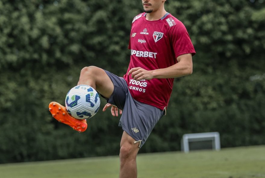 22elenco-do-sao-paulo-volta-aos-treinos-com-foco-no-classico-contra-o-corinthians22