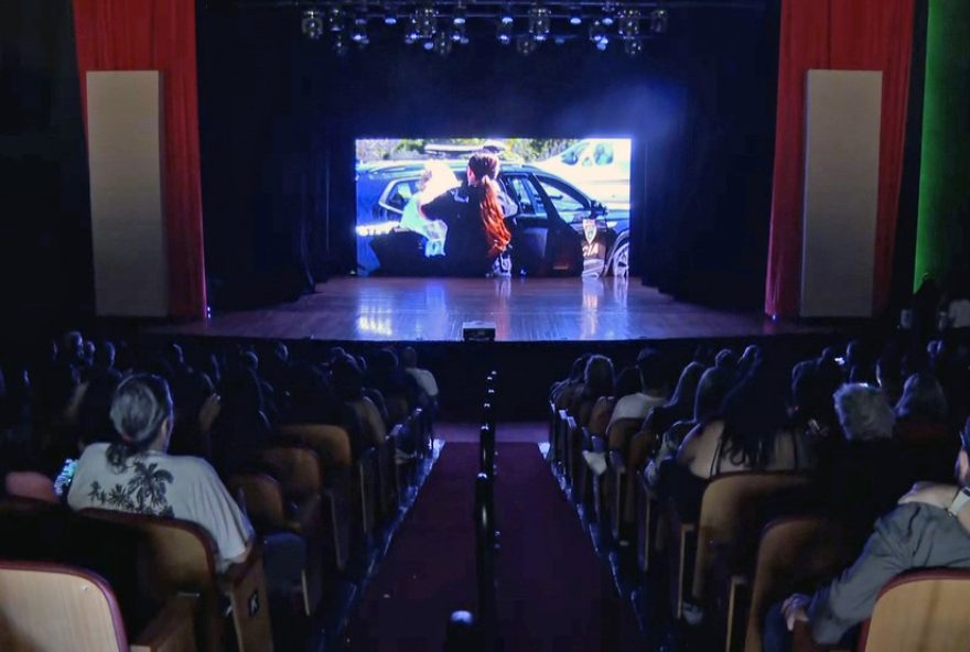 22fas-cariocas-em-extase-com-ressurreicao-de-odete-roitman-em-vale-tudo22