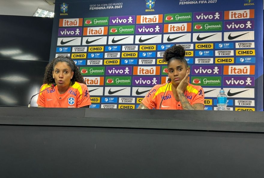 22fas-pedem-permanencia-de-marta3A-so-se-aposenta-com-452C-defensoras-da-selecao-destacam-importancia-da-craque22