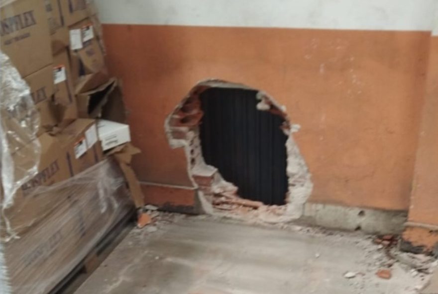 22flagrante-de-invasao3A-criminosos-tentam-roubar-empresa-em-apucarana2C-parana22 22flagrante-de-invasao3A-criminosos-tentam-roubar-empresa-em-apucarana2C-parana22