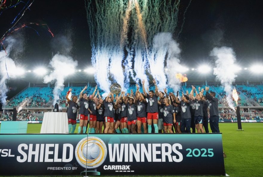 22kansas-city-current3A-debinha-garante-titulo-antecipado-e-busca-recorde-na-nwsl22