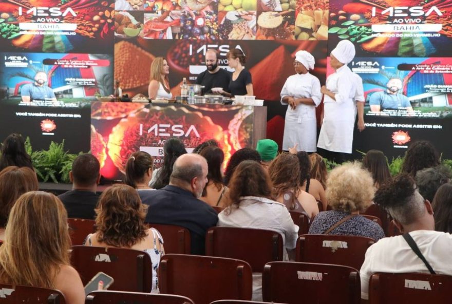 22mesa-ao-vivo-bahia3A-10a-edicao-reune-chefs-renomados-em-evento-gastronomico-no-mercado-do-rio-vermelho-em-salvador22
