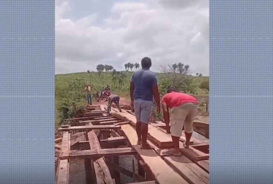 22moradores-constroem-ponte-improvisada-devido-a-falta-de-manutencao-em-santa-ines2C-maranhao22 22moradores-constroem-ponte-improvisada-devido-a-falta-de-manutencao-em-santa-ines2C-maranhao22