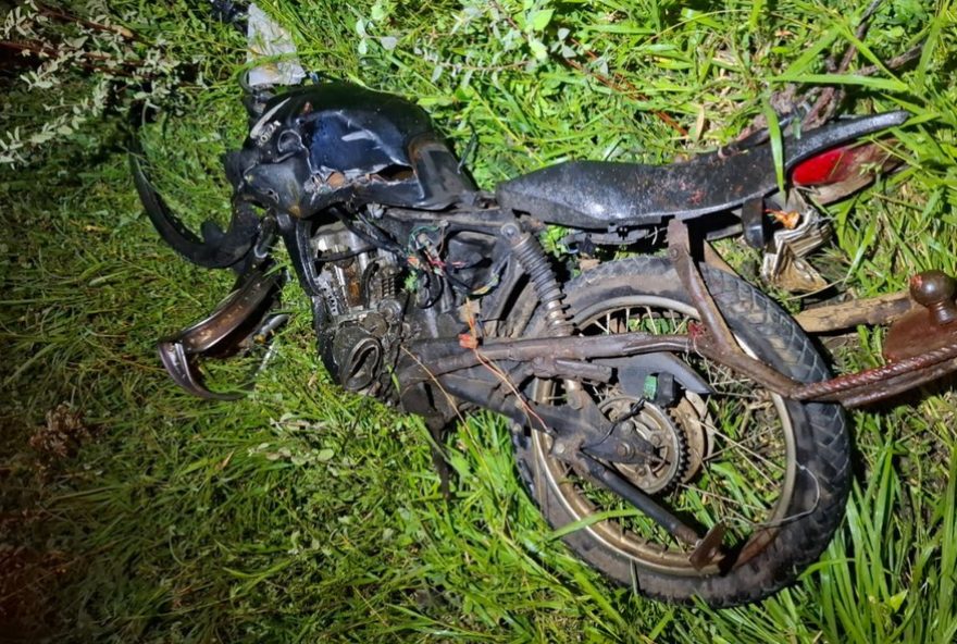 22motociclista-perde-a-vida-em-colisao-com-caminhao-boiadeiro-na-br-3243A-tragedia-alerta-para-seguranca-viaria22