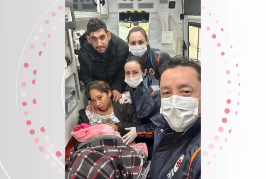 22nascimento-emocionante3A-bebe-nasce-em-ambulancia-do-samu-a-caminho-do-hospital22