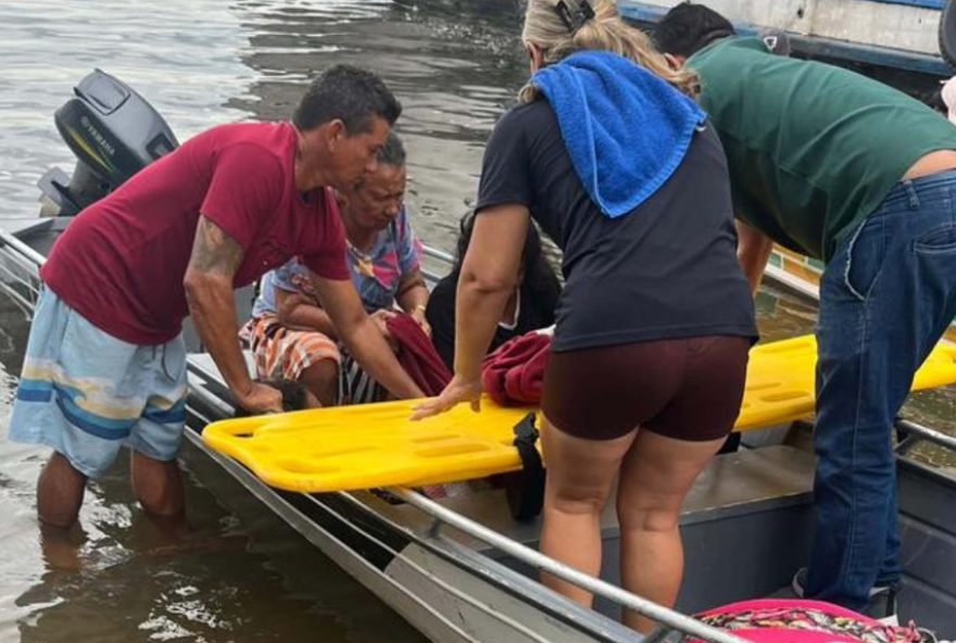 22nascimento-surpreendente3A-bebe-nasce-em-bote-durante-viagem-para-hospital-em-maues2C-amazonas22 22nascimento-surpreendente3A-bebe-nasce-em-bote-durante-viagem-para-hospital-em-maues2C-amazonas22