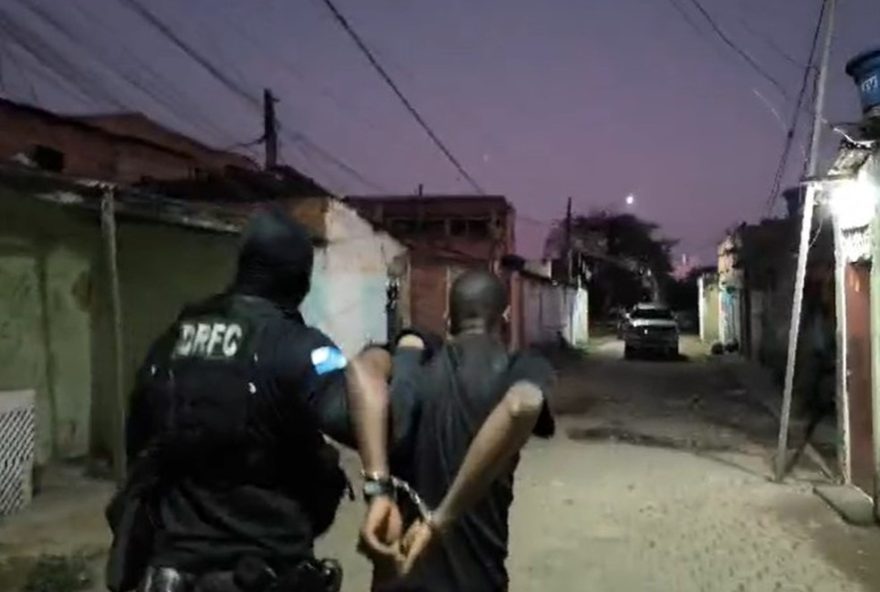 22operacao-torniquete-prende-16-suspeitos-de-crimes-de-roubo-e-receptacao-de-cargas-no-norte-fluminense-e-regiao-dos-lagos22