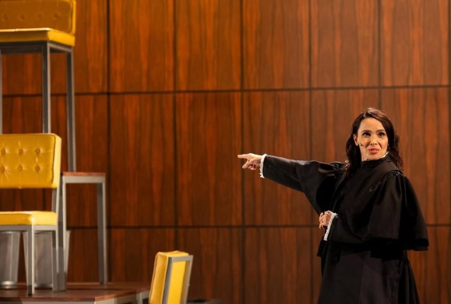 22prima-facie3A-debora-falabella-estrela-espetaculo-teatral-em-salvador2C-abordando-justica-e-poder22 22prima-facie3A-debora-falabella-estrela-espetaculo-teatral-em-salvador2C-abordando-justica-e-poder22