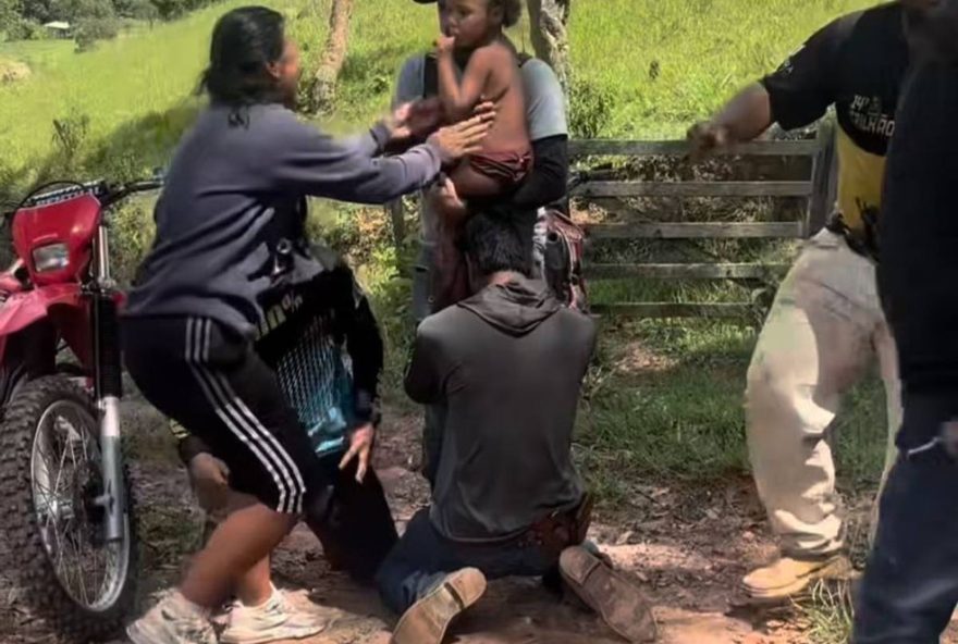 22resgate-emocionante3A-menina-de-4-anos-e-encontrada-viva-apos-3-dias-desaparecida-em-minas-gerais22 22resgate-emocionante3A-menina-de-4-anos-e-encontrada-viva-apos-3-dias-desaparecida-em-minas-gerais22