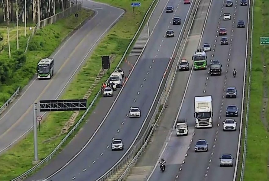 22tragedia-na-rodovia-dom-pedro-i3A-motociclista-perde-controle-e-colide-causando-fatalidade-medidas-de-seguranca-no-transito22 22tragedia-na-rodovia-dom-pedro-i3A-motociclista-perde-controle-e-colide-causando-fatalidade-medidas-de-seguranca-no-transito22