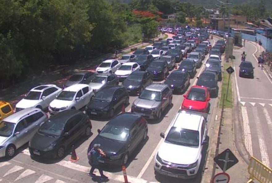 22travessia-de-balsa-entre-ilhabela-e-sao-sebastiao-tem-fila-de-espera-de-ate-3h3022 22travessia-de-balsa-entre-ilhabela-e-sao-sebastiao-tem-fila-de-espera-de-ate-3h3022