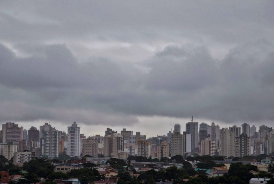 Apesar de amanhecer com nebulosidade, CIMEHGO prevê baixa umidade do ar em Goiânia