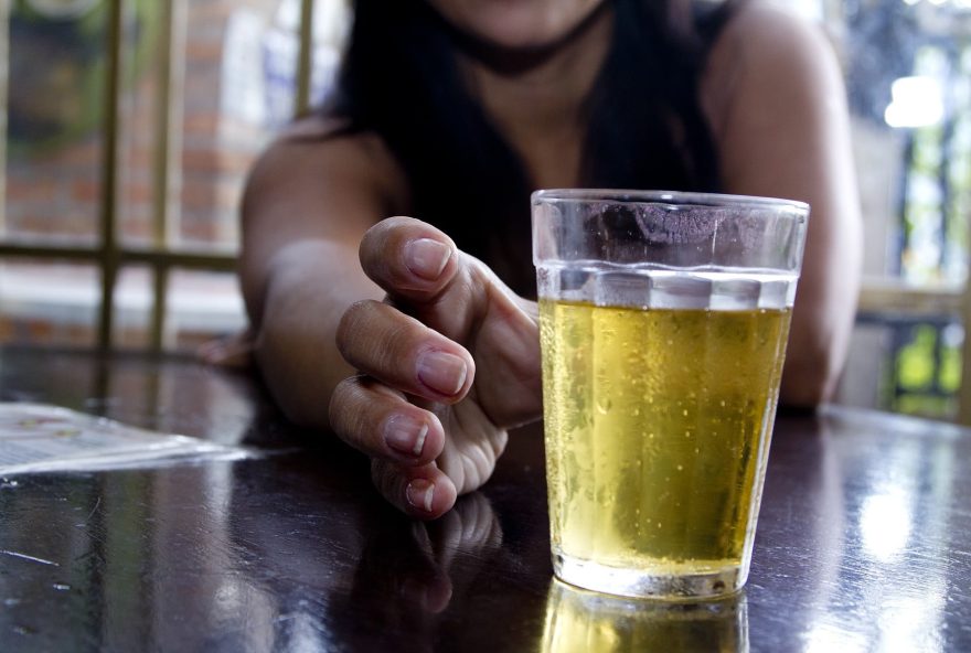 Uso nocivo de álcool entre brasileiras cresceu anualmente 4,25% em uma década. (Foto: Marcos Santos/USP Imagens)