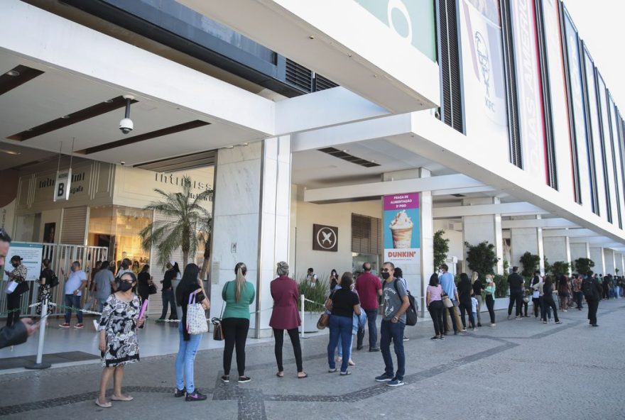 Governo do Distrito Federal autoriza a abertura de shoppings, com regras rígidas de higiene e afastamento social