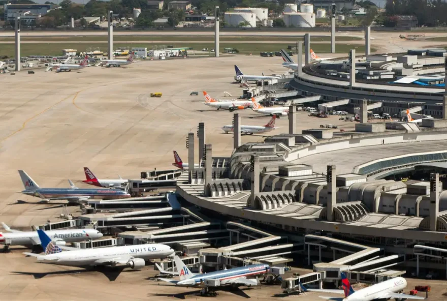 2765px-riodejaneiro_aerea_aeroportogaleao-131756cut