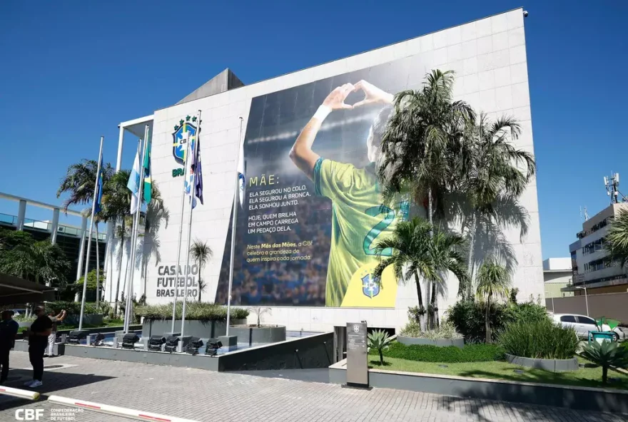 Sede da CBF com campanha para o Dia das Mães (Foto: Rafael Ribeiro/CBF)
... veja mais em https://www.campograndenews.com.br/esportes/cbf-marca-eleicoes-para-25-de-maio-apos-afastamento-de-ednaldo-rodrigues