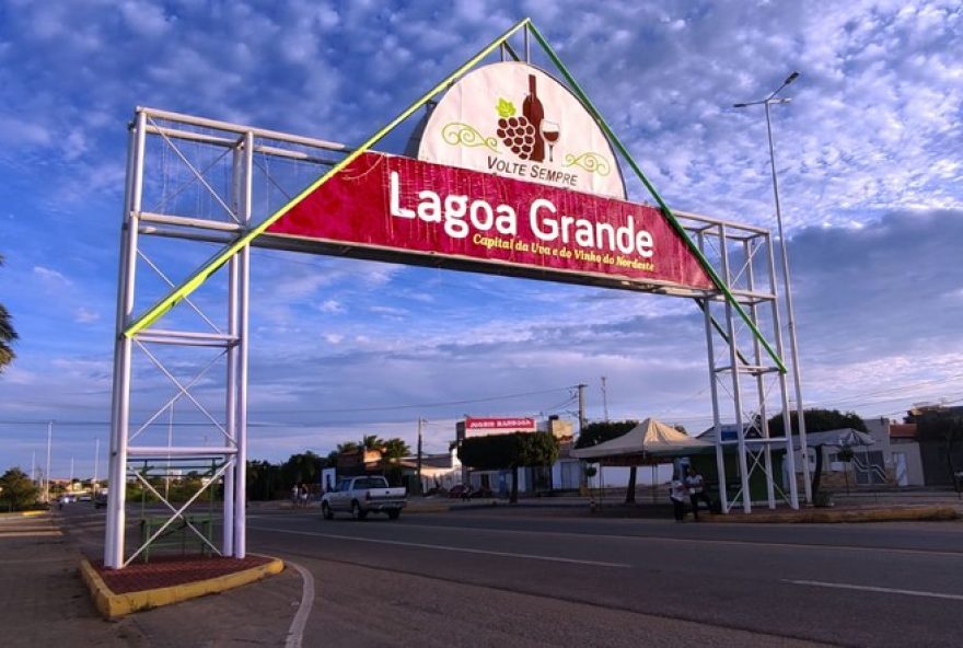 30-anos-de-lagoa-grande3A-shows-de-leonardo-e-silvano-salles-na-festa-de-emancipacao