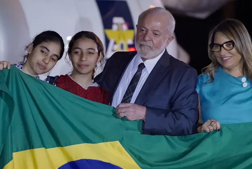 Lula garante que Brasil tentará trazer mais famílias da Faixa de Gaza