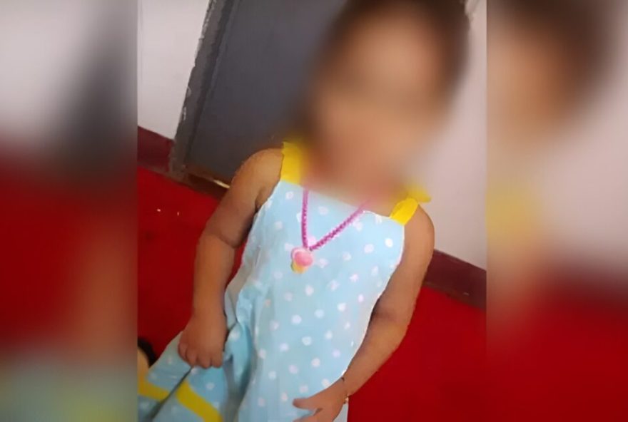 Criança agredida por mãe e madrasta, em Morrinhos, Goiás — Foto: Reprodução/Redes sociais