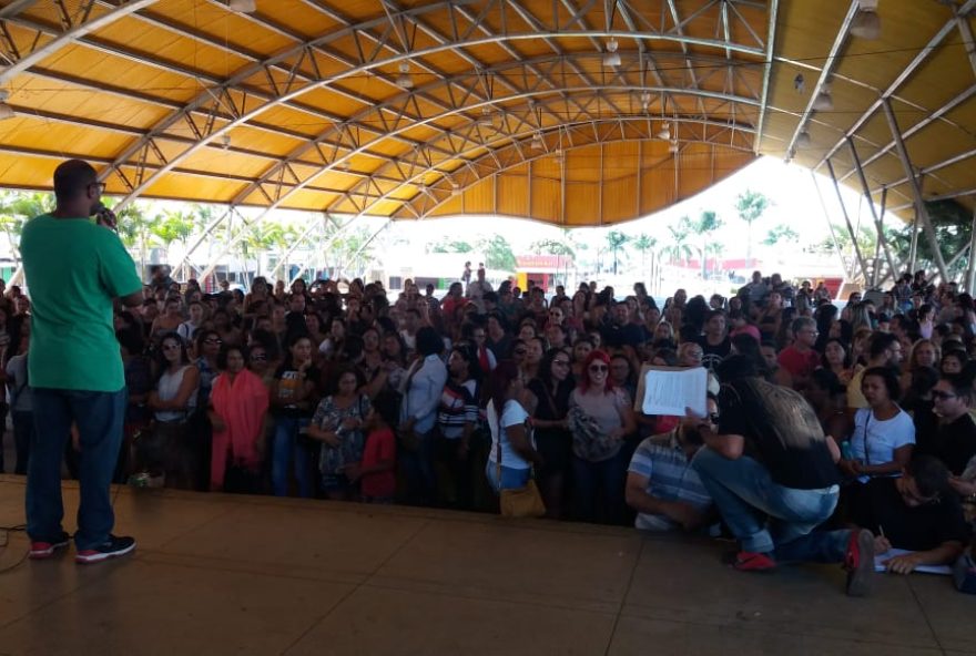 Rede Municipal de Ensino de Senador Canedo continua em greve por tempo indeterminado. / Foto: Divulgação.