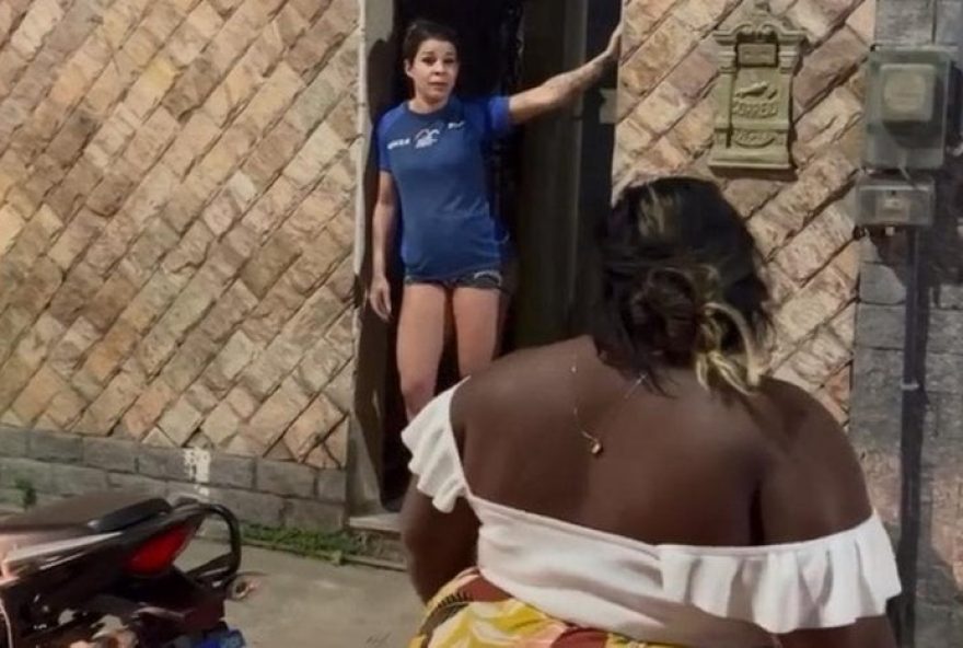 Revoltada com bullying virtual, Jojo Toddynho tria satisfação pessoalmente com seguidora que a chamou de gorda