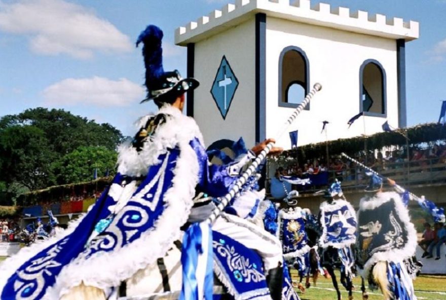 Cenas das Cavalhadas, em Pirenópolis. (Foto: Reprodução)