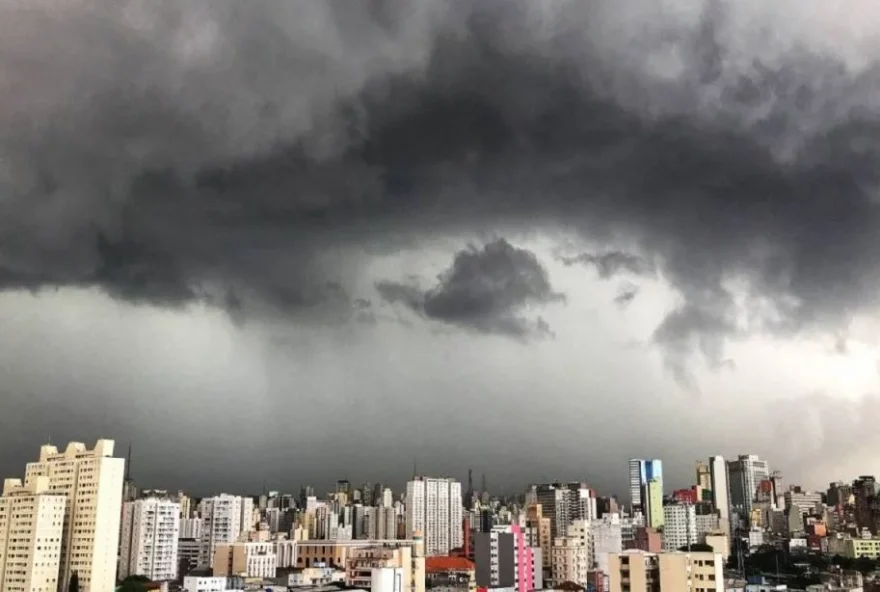 Segundo a Semad, a previsão é que as altas temperaturas e a baixa umidade relativa do ar continue até o fim desta sexta-feira. (Foto: Reprodução)