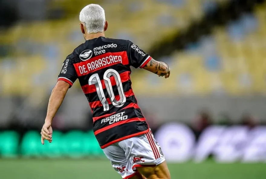 Arrascaeta com a camisa 10 do Flamengo. Foto: Divulgação - Flamengo