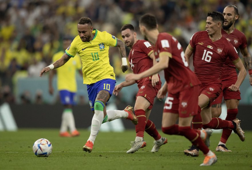 Neymar e Danilo estão fora da fase de grupos da Copa do Mundo