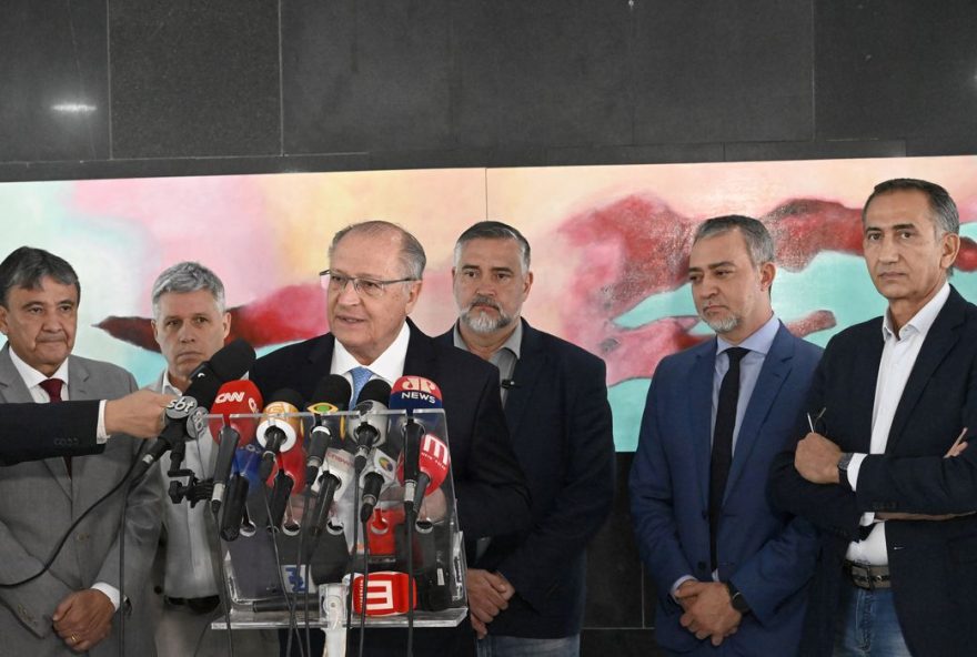 O presidente em exercício, Geraldo Alckmin, convocou, na manhã desta sexta-feira (8), reunião no Palácio do Planalto para tratar da situação do Rio Grande do Sul após a passagem do ciclone extratropical. 
( Foto: Reprodução/ Agência Brasil)