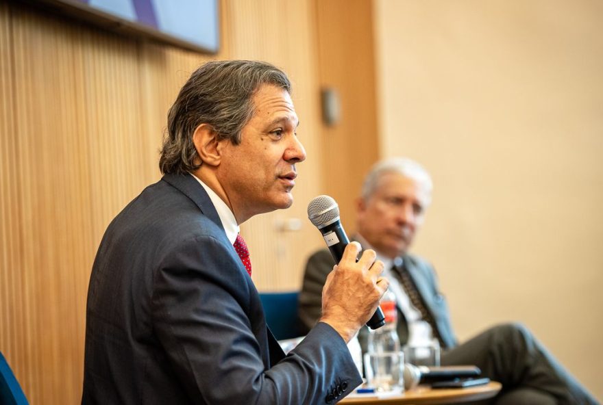 Fernando Haddad, afirmou que um eventual fundo para ajudar a financiar empresas aéreas  não contará o Tesouro Nacional.
(Foto: Reprodução/ Agência Brasil)