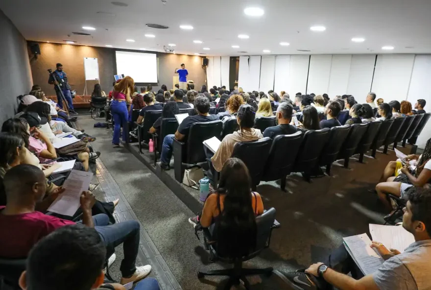 Documento com foto e caneta preta são itens obrigatórios. (Foto: José Rodrigues/Agência Brasil)