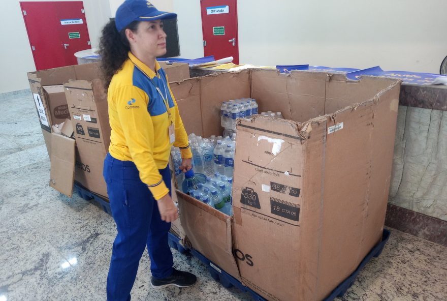 Correios ampliam rede de coleta de doações para auxiliar vítimas das chuvas no Rio Grande do Sul