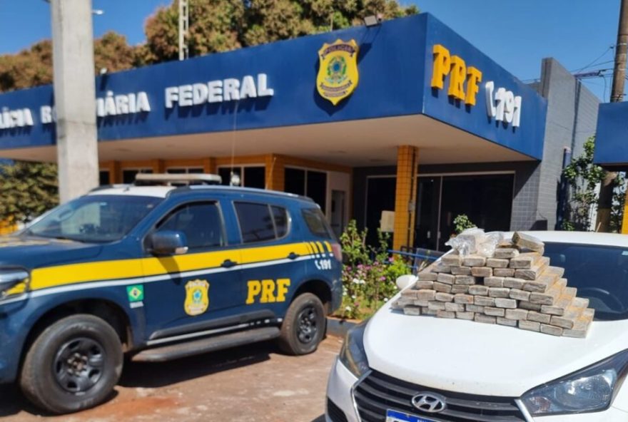 Homem é preso com 50 kg de maconha na BR-158, em Jataí (Foto: PRF)