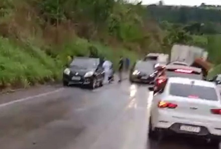 Acidente entre quatro veículos na GO-020 deixa feridos em Cristianópolis (Foto: Reprodução - Redes Sociais)