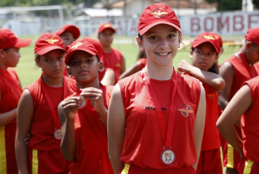 Ao todo, cerca de 90 crianças participaram do evento em Goiânia, após completarem o curso nas unidades do 1º Comando Regional Bombeiro Militar.
(Foto: Internet)