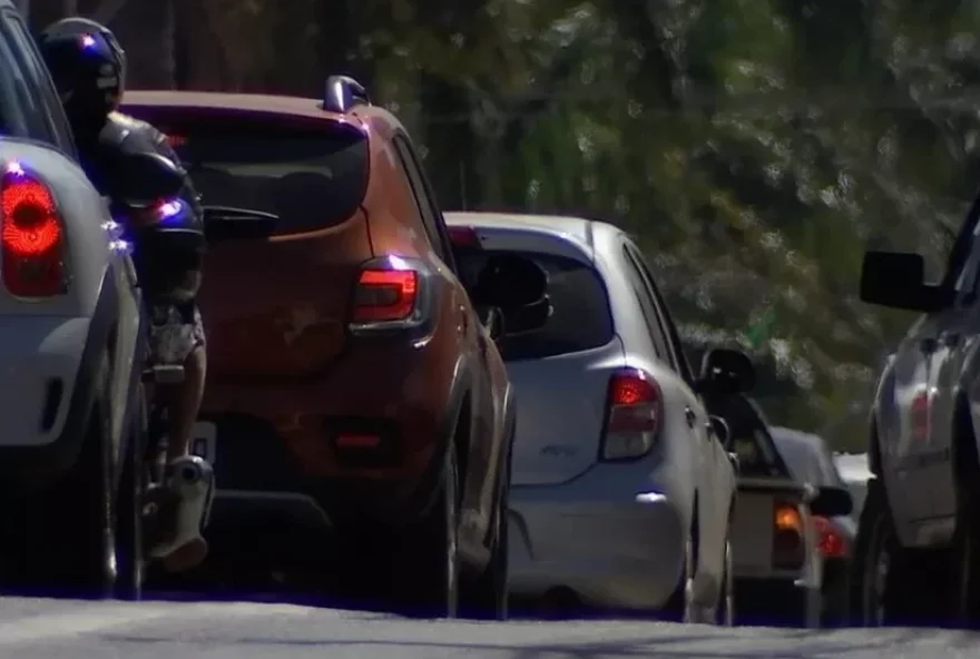 A capital goiana tem umas das maiores frotas do País, acompanhada de São Paulo, Rio de Janeiro, Belo Horizonte, Brasília e Curitiba. (Foto: TV Anhanguera/Reprodução)