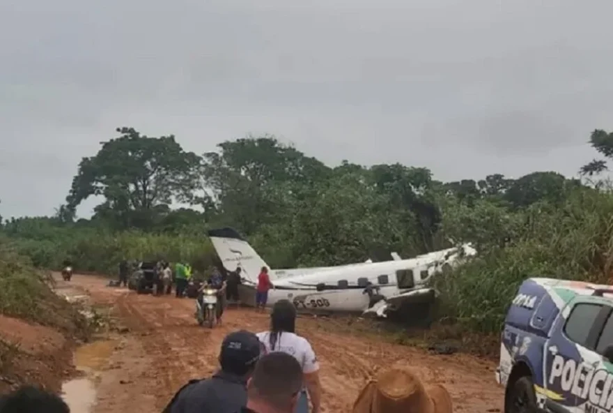 Corpos de goianos mortos em queda de avião são enterrados em Goiás