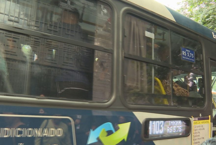 7025-da-frota-de-onibus-volta-a-circular-em-bh-com-decisao-do-trt0A0A