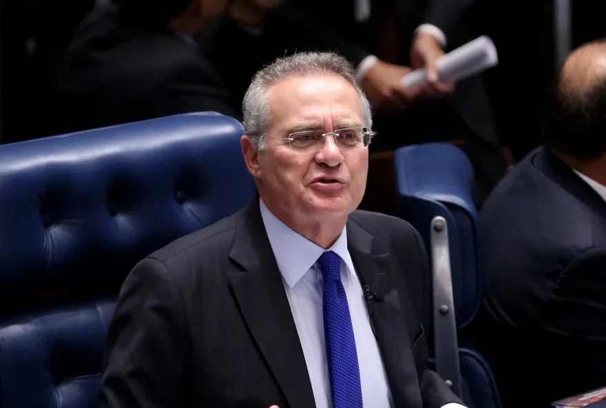 "Volto a Brasília para colher assinaturas da CPI que investigará golpistas e aqueles que, por ação ou omissão, ajudam os terroristas", afirma Calheiros. (Foto: Wilson Dias/Agência Brasi)