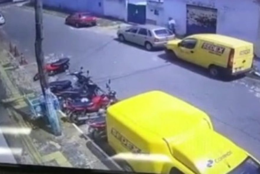 Vídeo: Homem é preso recebendo mais de mil reais em notas falsas pelo correio, em Goiânia